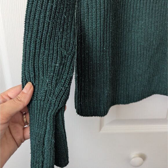 Jessica Simpson Knit Sweater | Women’s Medium | Green | Crewneck - Picture 2 of 5